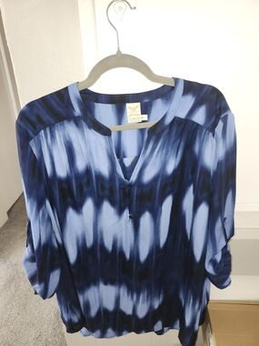 Faded Glory Blue Tie-Dye V-Neck Henley Tunic